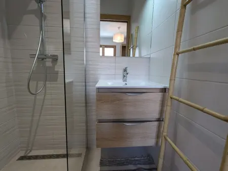 Gîte avec piscine chauffée, spa et vue sur la vallée - Photo 9