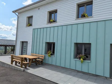 Gîte avec piscine chauffée, spa et vue sur la vallée - Photo 12