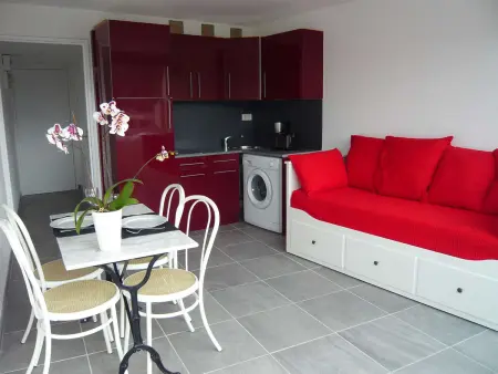 Studio rénové pour 2 avec clim à 100m de la plage - Photo 2