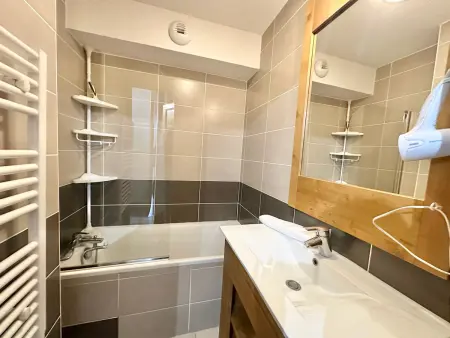 Appartement au pied des pistes avec balcon et parking - Photo 11