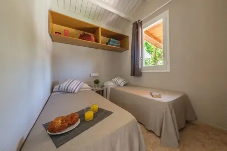 CAMPING ESTIVAL VENDRELL PLATJA  BUNGALOW TROPICAL 4/5, Bungalow tropical avec terrasse - Photo 8