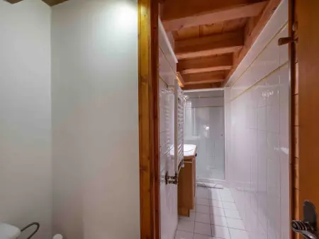 Appartement spacieux proche pistes avec piscine et parking - Photo 7