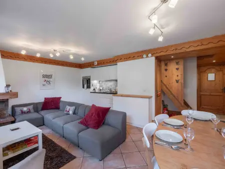 Appartement spacieux proche pistes avec piscine et parking - Photo 8