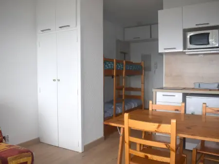 Studio Cabine 4 Pers avec Balcon et Parking, Appartement 4 personnes à Font Romeu Odeillo Via - Photo 2