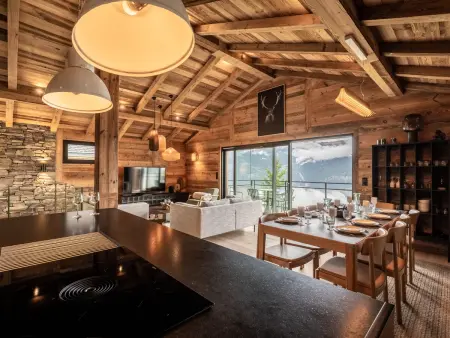 Splendide chalet 6 pièces, jacuzzi et sauna, proche pistes à La Plagne Montalbert - Photo 1
