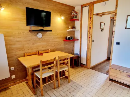 Charmant T2 avec terrasse, proche pistes, parking gratuit - Photo 2