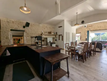 Maison Familiale avec Piscine Privée et Grand Jardin - Photo 1