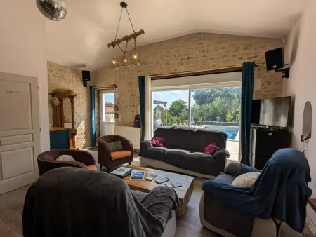 Maison Familiale avec Piscine Privée et Grand Jardin - Photo 4