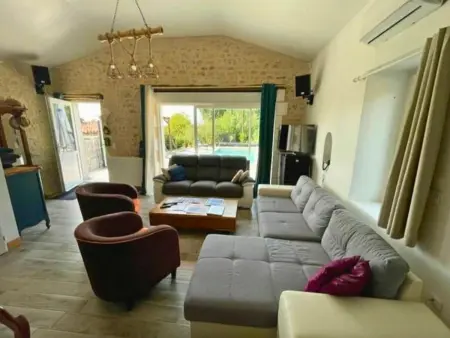 Maison Familiale avec Piscine Privée et Grand Jardin - Photo 5