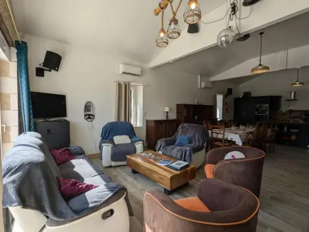 Maison Familiale avec Piscine Privée et Grand Jardin - Photo 7