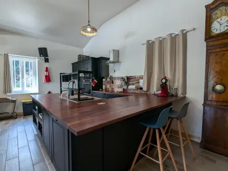 Maison Familiale avec Piscine Privée et Grand Jardin - Photo 9