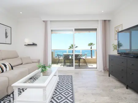 Appartement 3 chambres au bord de la mer, terrasse, proche commodités, idéal pour détente - Photo 4