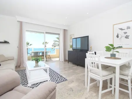 Appartement 3 chambres au bord de la mer, terrasse, proche commodités, idéal pour détente - Photo 9