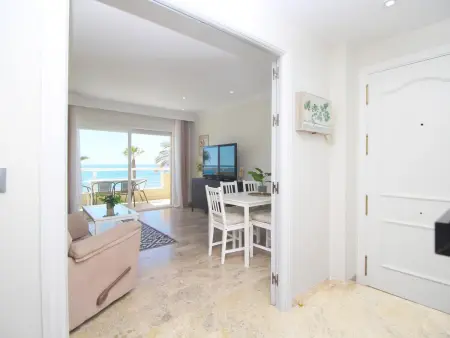 Appartement 3 chambres au bord de la mer, terrasse, proche commodités, idéal pour détente - Photo 10