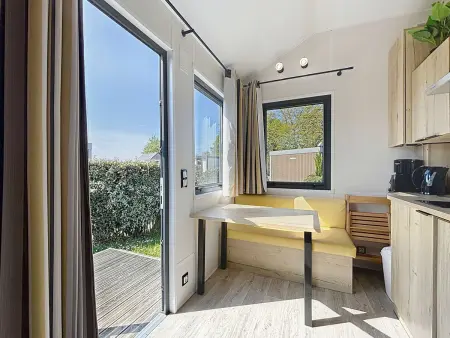 Tiny House bois avec terrasse, piscine, wifi, animaux admis, parking - 200m de la plage - Photo 1