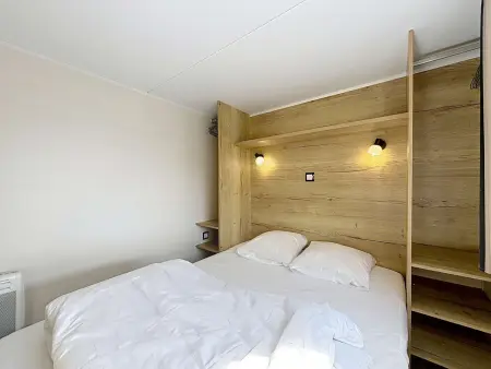 Tiny House bois avec terrasse, piscine, wifi, animaux admis, parking - 200m de la plage - Photo 4