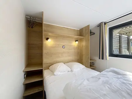 Tiny House bois avec terrasse, piscine, wifi, animaux admis, parking - 200m de la plage - Photo 5