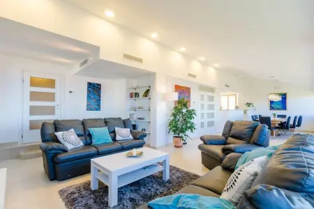 Villa Art Gallery - Six Bedroom Villa with Terrace and Swimming Pool, Six Bedroom Villa with Terrace and Swimming Pool - Photo 3