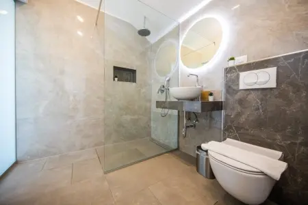 Villa Art Gallery - Six Bedroom Villa with Terrace and Swimming Pool, Six Bedroom Villa with Terrace and Swimming Pool - Photo 22