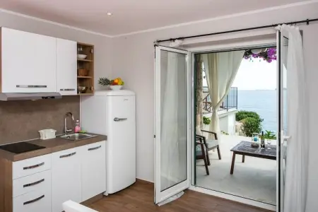 Villa Mirjana - Studio Apartment with Terrace and Sea View (Bogumila), Villa Mirjana - Studio Apartment with Terrace and Sea View (Bogumila) - Photo 1
