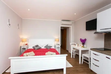 Villa Mirjana - Studio Apartment with Terrace and Sea View (Bogumila), Villa Mirjana - Studio Apartment with Terrace and Sea View (Bogumila) - Photo 2