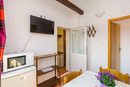 Apartments & Rooms Mihajica- Two Bedroom Apartment with Balcony and Sea View, Apartments & Rooms Mihajica- Two Bedroom Apartment with Balcony and Sea View - Photo 4