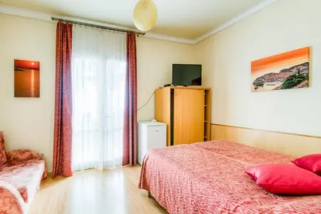 Guest House Villa Nina- Comfort Triple Room with Balcony and Sea View (S1 - crvena), Guest House Villa Nina- Comfort Triple Room with Balcony and Sea View (S1 - crvena) - Photo 3