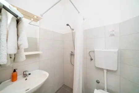 Guest House Villa Nina- Comfort Triple Room with Balcony and Sea View (S1 - crvena), Guest House Villa Nina- Comfort Triple Room with Balcony and Sea View (S1 - crvena) - Photo 6