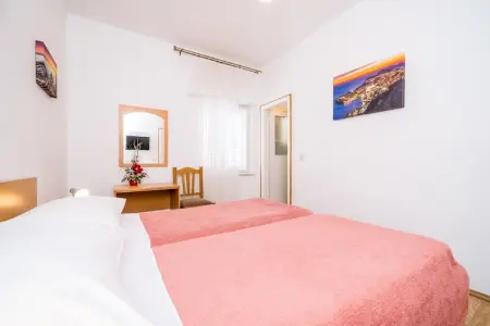 Guest House Villa Nina- Double Room with Garden View (S3 -Supetar), Guest House Villa Nina- Double Room with Garden View (S3 -Supetar) - Photo 2