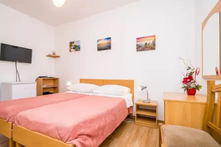 Guest House Villa Nina- Double Room with Garden View (S3 -Supetar), Guest House Villa Nina- Double Room with Garden View (S3 -Supetar) - Photo 3