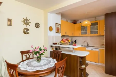 Apartment Jele - Two Bedroom Apartment with Balcony and Garden View, Apartment Jele - Two Bedroom Apartment with Balcony and Garden View - Photo 1