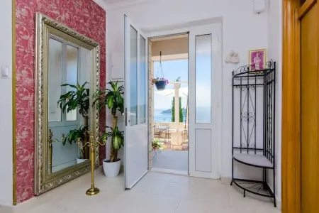 Villa Adrian - Six Bedroom Villa with Swimming pool and Sea View, Villa Adrian - Six Bedroom Villa with Swimming pool and Sea View - Photo 22