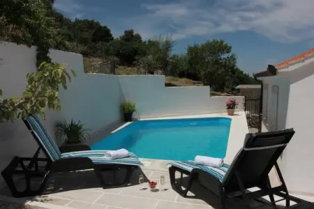 Holiday House Pine Tree - Three Bedroom Holiday Home with Pool, Holiday House Pine Tree - Three Bedroom Holiday Home with Pool - Photo 4
