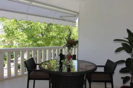 Holiday House Pine Tree - Three Bedroom Holiday Home with Pool, Holiday House Pine Tree - Three Bedroom Holiday Home with Pool - Photo 8