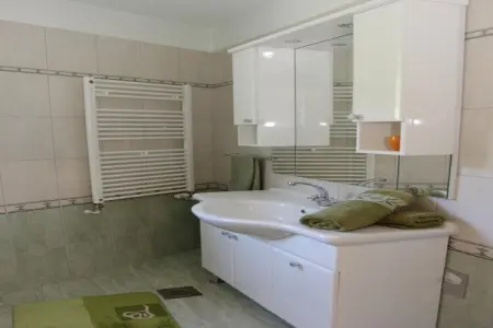 Holiday House Pine Tree - Three Bedroom Holiday Home with Pool, Holiday House Pine Tree - Three Bedroom Holiday Home with Pool - Photo 13