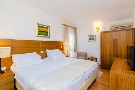 Pansion Srebreno - Double or Twin Room with Balcony and City View 2, Pansion Srebreno - Double or Twin Room with Balcony and City View 2 - Photo 1