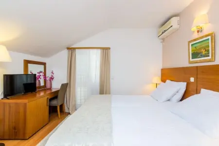 Pansion Srebreno - Double or Twin Room with Balcony and City View 2, Pansion Srebreno - Double or Twin Room with Balcony and City View 2 - Photo 3