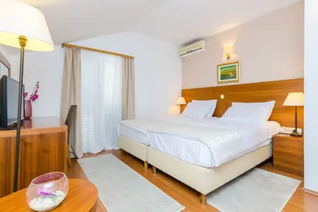 Pansion Srebreno - Double or Twin Room with Balcony and City View 2, Pansion Srebreno - Double or Twin Room with Balcony and City View 2 - Photo 6