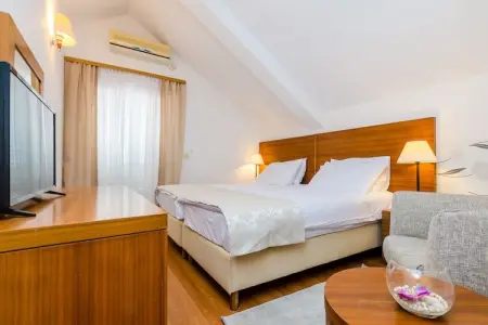 Pansion Srebreno - Double or Twin Room with Balcony and City View 2, Pansion Srebreno - Double or Twin Room with Balcony and City View 2 - Photo 8