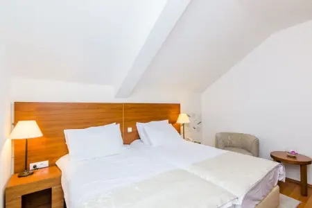Pansion Srebreno - Double or Twin Room with Balcony and City View 2, Pansion Srebreno - Double or Twin Room with Balcony and City View 2 - Photo 9