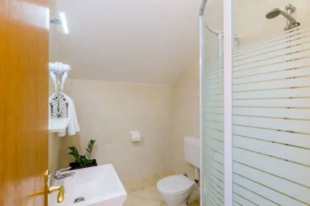 Pansion Srebreno - Double or Twin Room with Balcony and City View 2, Pansion Srebreno - Double or Twin Room with Balcony and City View 2 - Photo 10