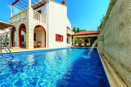 Villa Anka - Five-Bedroom Villa with Terrace and Swimming Pool, Villa Anka - Five-Bedroom Villa with Terrace and Swimming Pool - Photo 5