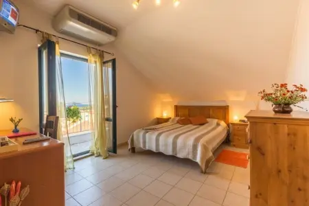 Castelletto - Superior Double Room with Balcony and Airport Transfer 2, Castelletto - Superior Double Room with Balcony and Airport Transfer 2 - Photo 3