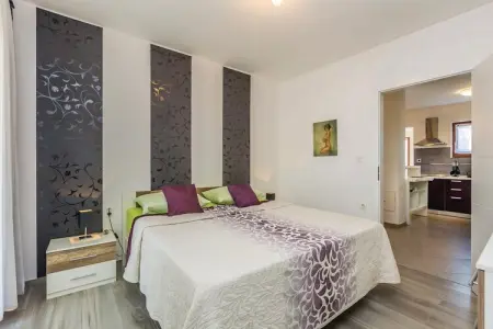 Apartments Paola - Two Bedroom Apartment with Terrace and Sea view, Apartments Paola - Two Bedroom Apartment with Terrace and Sea view - Photo 9