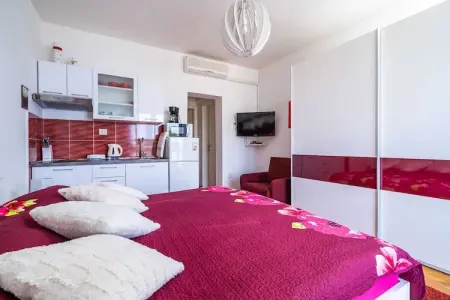 Apartments & Rooms Mara & Petrunjela - Studio Apartment with Balcony and Sea View (Studio s balkonom) - BR. 2, Apartments & Rooms Mara & Petrunjela - Studio Apartment with Balcony and Sea View - Photo 1