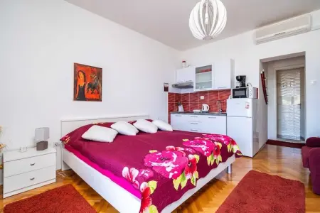 Apartments & Rooms Mara & Petrunjela - Studio Apartment with Balcony and Sea View (Studio s balkonom) - BR. 2, Apartments & Rooms Mara & Petrunjela - Studio Apartment with Balcony and Sea View - Photo 2