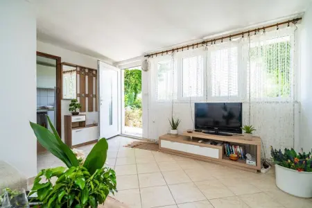 Apartments & Rooms Mara & Petrunjela - One Bedroom Apartment with Garden  (Apartman s pogledom na vrt) - BR. 6, Apartments & Rooms Mara & Petrunjela - One Bedroom Apartment with Garden - Photo 4