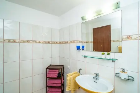 Apartments & Rooms Mara & Petrunjela - One Bedroom Apartment with Garden  (Apartman s pogledom na vrt) - BR. 6, Apartments & Rooms Mara & Petrunjela - One Bedroom Apartment with Garden - Photo 17