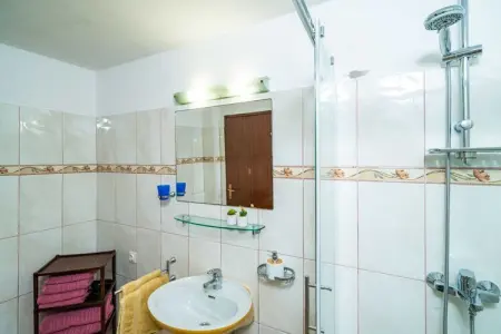 Apartments & Rooms Mara & Petrunjela - One Bedroom Apartment with Garden  (Apartman s pogledom na vrt) - BR. 6, Apartments & Rooms Mara & Petrunjela - One Bedroom Apartment with Garden - Photo 19