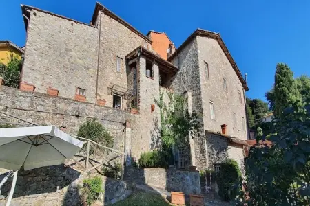 Borgo Bucatra Tramonto, Maison en pierre à Chiatri avec vue sur lac - Photo 2